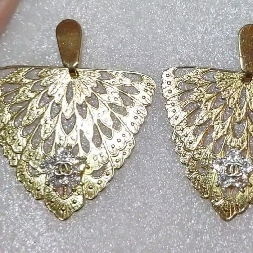 Pierced Post Gold Fan-shaped Earrings - Picture 10 of 10
